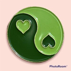 Kawaii Y2K Green Heart Yin Yang Enamel Pin